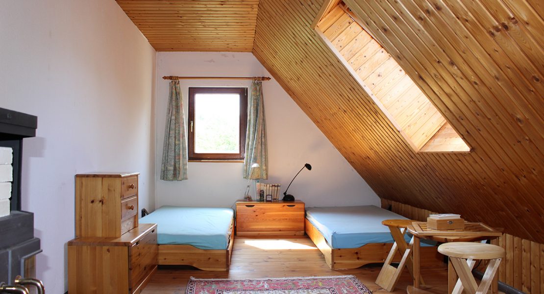 Ferienhaus-Uckermark Schlafzimmer im Obergeschoss rechts für die Selbstversorger Ferien im Boitzenburger Land schon ab 29,- Euro pro Tag