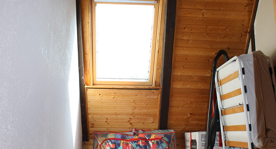 Das Ferienhaus-Uckermark Flur-mit-Treppenaufgang-ins-OG und Abgang zu den Schlafräumen für den Selbstversorger Urlaub im Boitzenburger Land schon ab 29,- Euro pro Tag