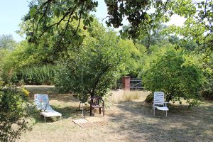 Das Ferienhaus-Uckermark Garten, Solardusche und Sonne. Alles da im Boitzenburger Land schon ab 29,- Euro pro Tag