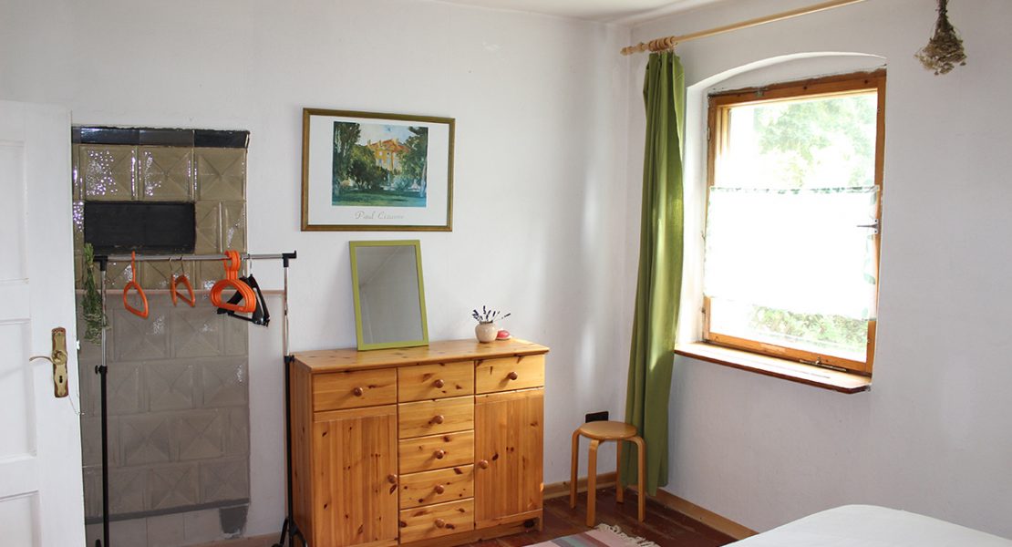 Ferienhaus-Uckermark Schlafzimmer mit Doppelbett. Fit und ausgeschlafen in die Ferien im Boitzenburger Land schon ab 29,- Euro pro Tag