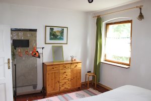 Ferienhaus-Uckermark Schlafzimmer mit Doppelbett. Fit und ausgeschlafen in die Ferien im Boitzenburger Land schon ab 29,- Euro pro Tag